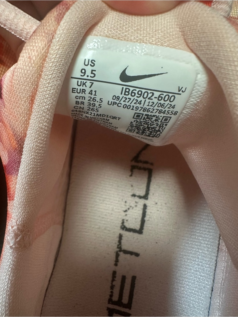 women's 9.5 Nike Pink Floral Athletic Sneakers- Can't Get Them Anywhere But Here - Picture 5 of 7